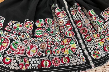 Zástěra Ivana, výšivka se stinkem 7000,-Kč